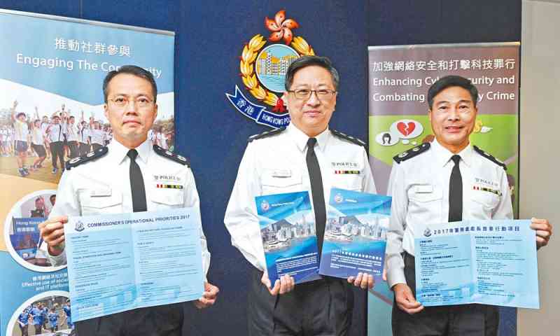 Mr Lo meets the media with Deputy Commissioner (Management) Chau Kwok-leung (right) and Deputy Commissioner (Operations) Lau Yip-shing (left)