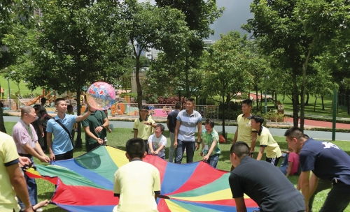 New recruits learn to engage the
community and understand the
needs of mentally incapacitated
persons through visits.