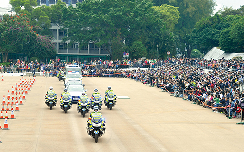 警队护送组于警察学院十周年开放日表演。