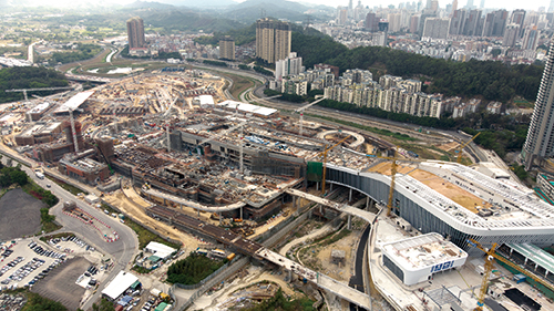 新蓮塘╱香園圍口岸建築工程進行中。