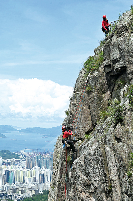 The Force Rope Access Cadre helps frontline units execute duties under extremely difficult and dangerous environments, displaying the Force's professionalism.