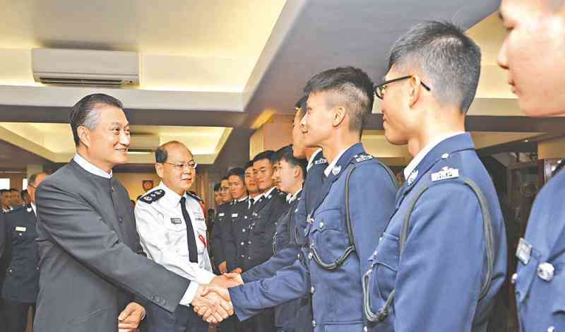 Mr Chan and CP congratulate the probationary inspectors on reaching an important milestone